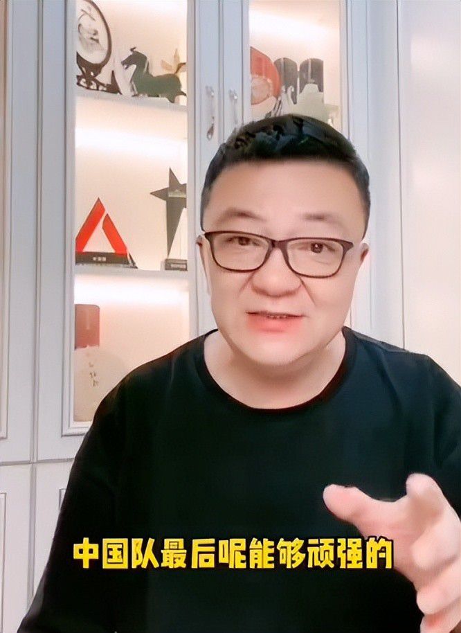 英媒talkSPORT撰文谈到了这名小将被提前召回的事宜，直言这或是澳波应对孙兴慜因亚洲杯暂时离队的举措。